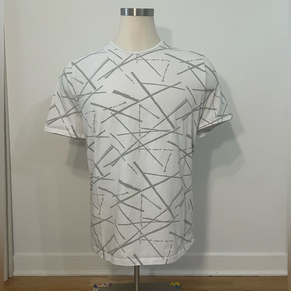 Express Textured Moisture-Wicking Crew Neck T-Shirt